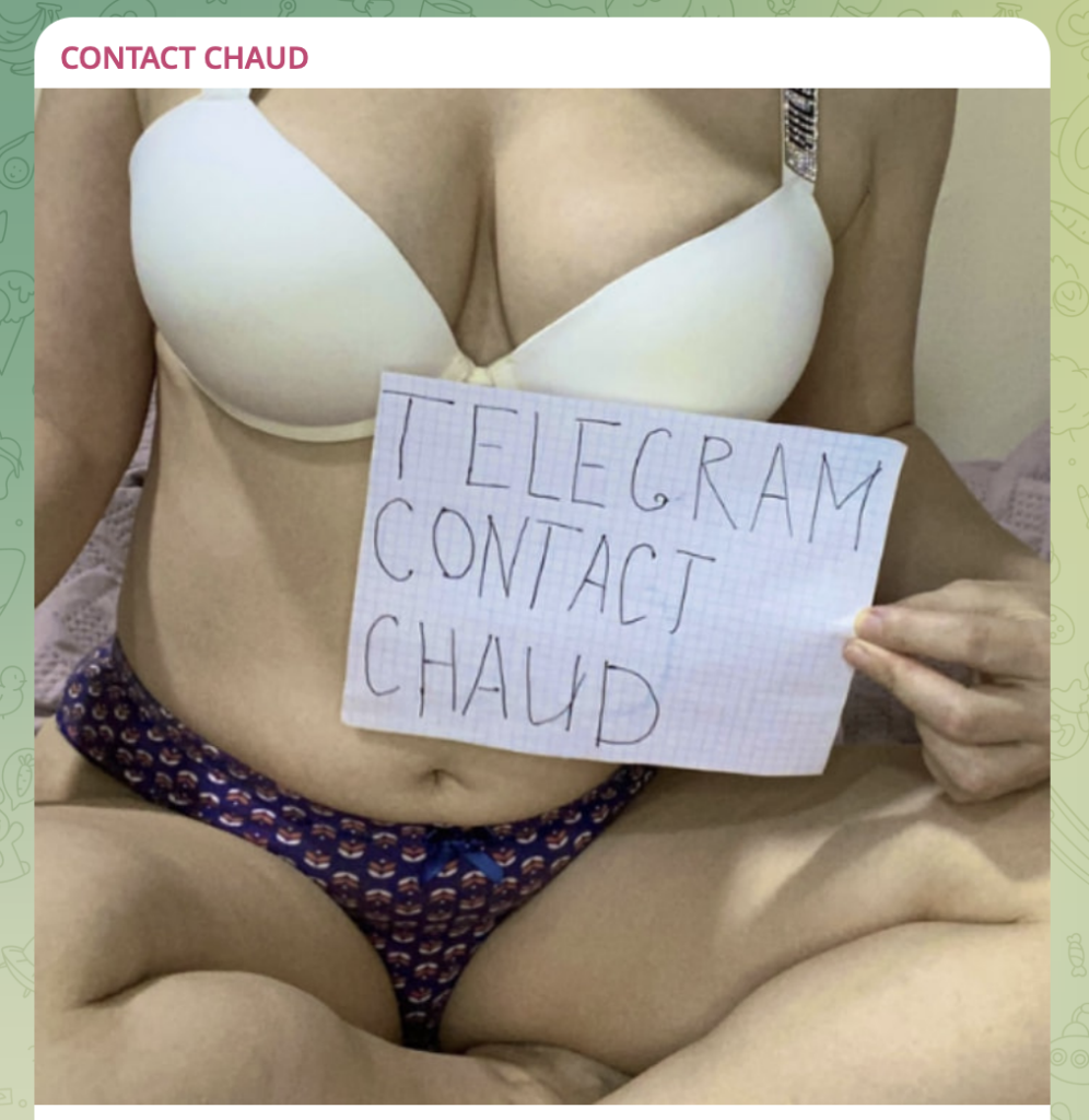 photo d'une fille avec un papier écris canal telegram rencontre contact chaud